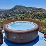 Casa Tra Cielo E Mare Λίπαρι